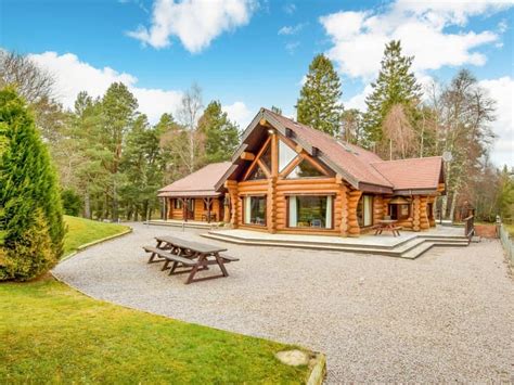 Mountain Bear Lodge In Nethy Bridge Near Aviemore Hoseasons