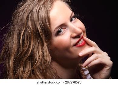 Young Sexy Nude Woman Posed Wet库存照片 Shutterstock