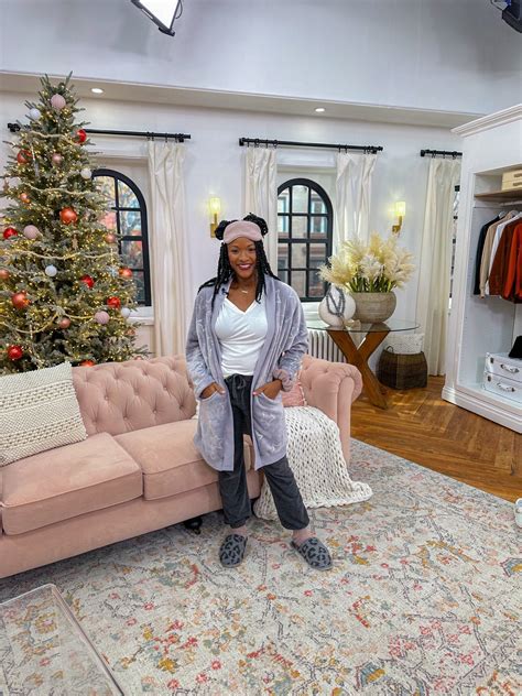 Fans are talking about models qvc and their favorite outfits 9