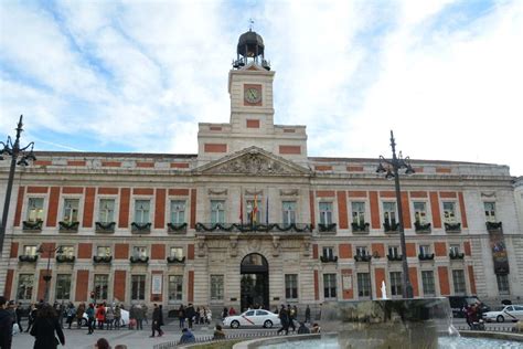 puerta del sol el centro de tu visita mirador madrid