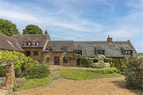 Too good to be true? A wonderful thatched farmhouse in the Cotswolds