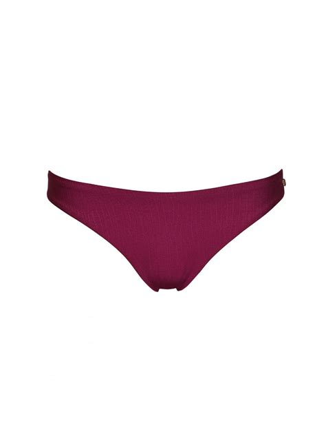 Ashley Graham Bikini gaćice koje produžuju noge