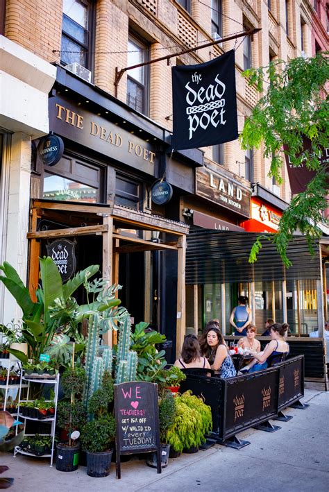 10 BEST Bars on the Upper West Side (For a Tipsy Night Out)