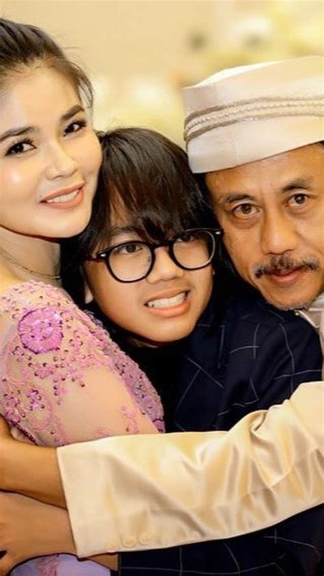 Cantik Bak Gadis Potret Karina Ranau Istri Epy Kusnandar Yang Jago