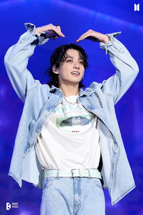 WHY IS HE NAKED BTS S Jungkook Surprises Fans With A Shirtless In Bed Livestream ECinema