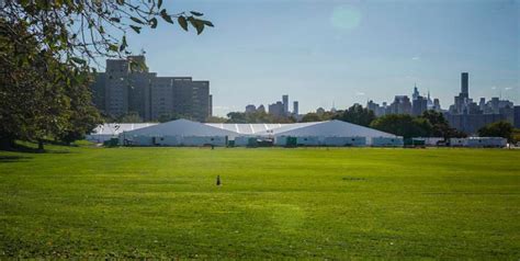 Nueva York abrió el centro humanitario más grande construido para