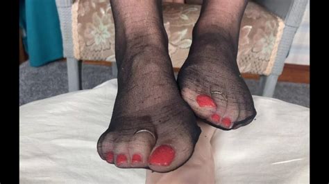 Mrs Mature Feet Allows Her Lover To Cum Over Her Stockings And Toes After Giving Him A Foot Job