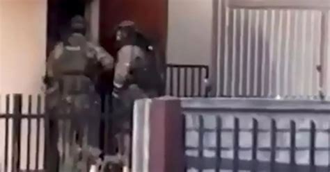 Naked Suspect Jumps Out Of Window Straight Into The Arms Of Swat Team In Botched Attempt To