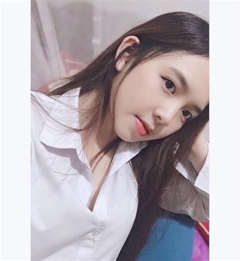 Hot girl búp bê tiểu học nổi tiếng từ năm lớp 9 hiện giờ vẫn xinh xuất sắc khiến dân mạng thừa