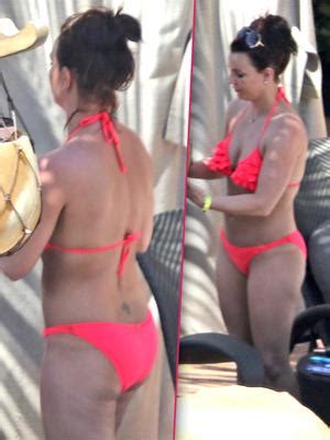 Britney Spears Is Keeping Up With Kim Shows Off Banging Booty In Bright Pink Bikini