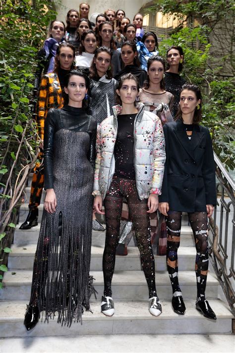 El líder de los Red Hot Chili Peppers disfrutó de la primera fila del desfile de Martín Churba