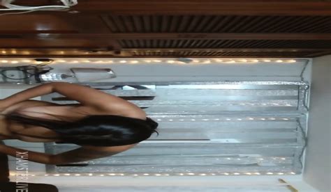 Cute Babe Naked Pussy Play