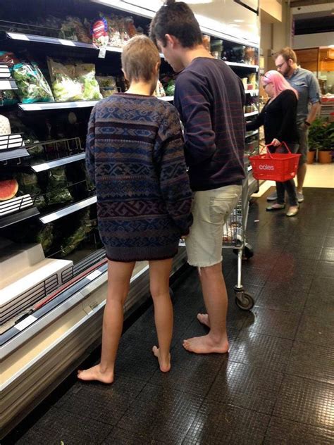 Terbaru 38 Barefoot Man Shopping