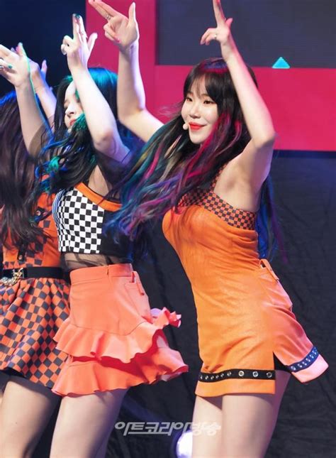 AK화보 모모랜드 Fun Fun 한 타이틀 곡 I m So Hot 무대 SHOW ME