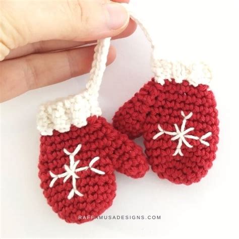 Crochet Mini Mittens Ornament Raffamusadesigns