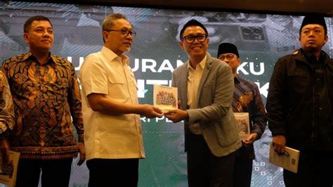 Momen Mendag Luncurkan Buku Zulhas Kerja Bantu Rakyat