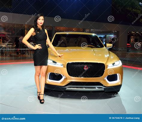 Mode Modell Auf Konzept Suv Jaguars C X17 Redaktionelles Stockfoto