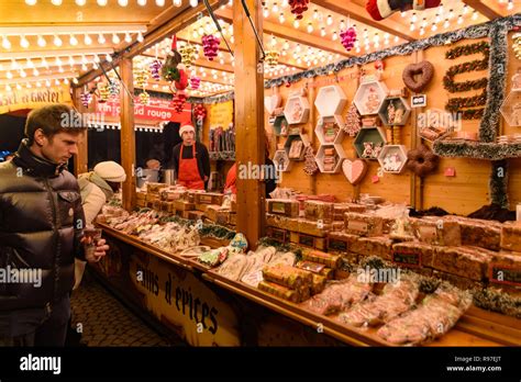 Stands De Nourriture Traditionnelle Dans March De No L Strasbourg