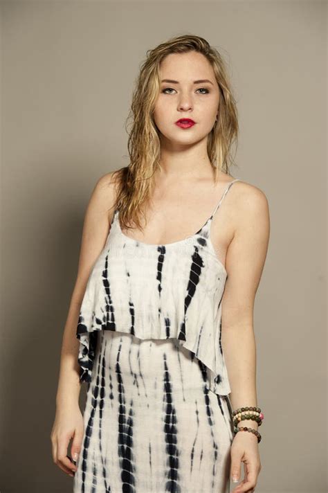 Herrlicher Junger Brunette Stockbild Bild Von Schick