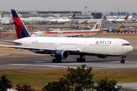 Delta Boeing 767-400 at Dublin on Sep 30th 2018, a little bit of ...