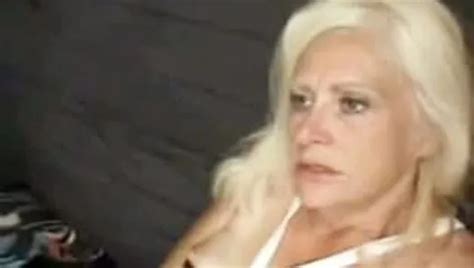 Schmutzige Alte Blonde Schlampe Wird Beim Lutschen Von Hinten Gefickt Xhamster