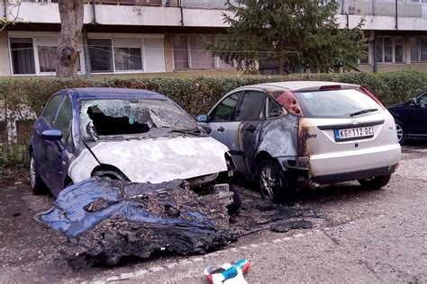 FOTO Goreo automobil u Kragujevcu Vatra se proširila i na susedna vozila