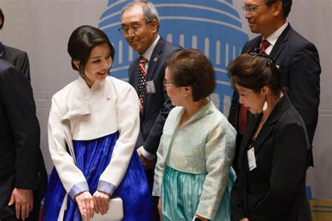 미국 국빈 방문 김건희 여사의 한복 패션 한국일보