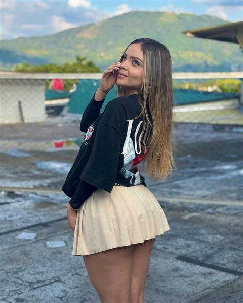 Mariana Duque | One happy Island 🏝️⛱️🐚☀️🦐 | Instagram