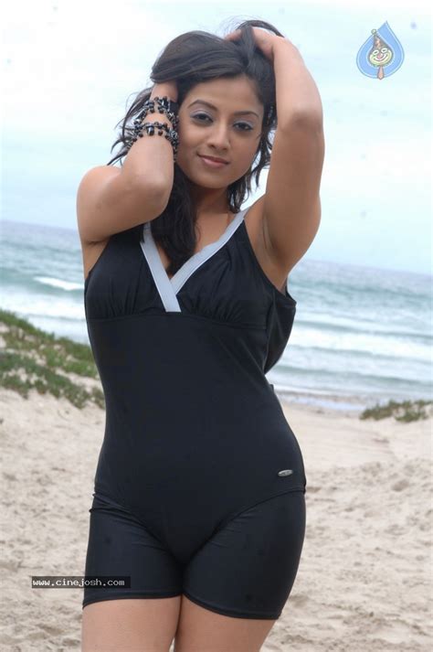 Keerthi Chawla Hot Pix Photo 17 Of 23