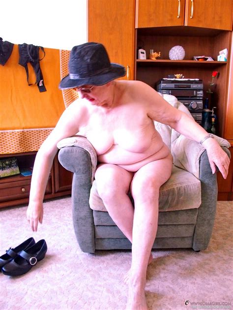 Blonde Granny Grieselda Shows Her Saggy Tits While Completely Naked CoedCherry