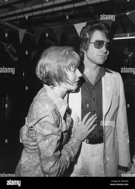 From left: Shirley MacLaine with brother Warren Beatty in New York ...