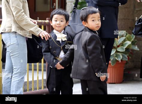 Petite garcon gay Banque de photographies et dimages à haute résolution Alamy