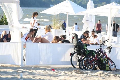 Aleksandra Szwed w bikini w towarzystwie tajemniczego przystojniaka Tak spędza wakacje