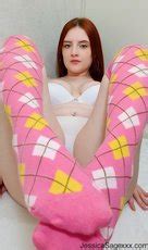 Full Figured Jessica Sage Shows Her Awesome Tits Photos