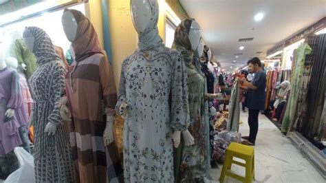 Foto Penjualan Baju Muslim Di Pekanbaru Mulai Meningkat Jelang Lebaran