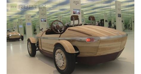 Изобретиха кола от дърво (видео)