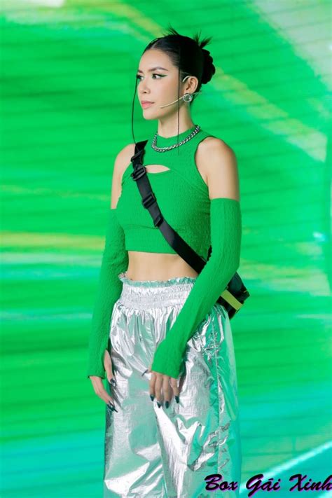 Hình ảnh Minh Tú xinh đẹp sexy bikini mới nhất