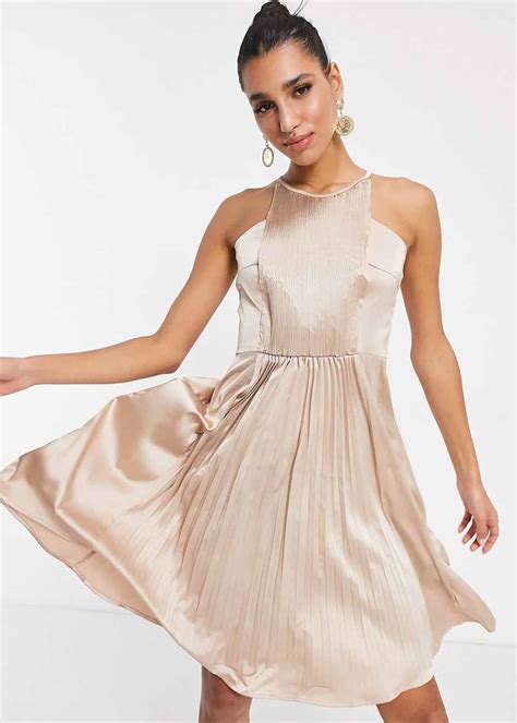 Нежные бежевые платья Роскошь в стиле Nude