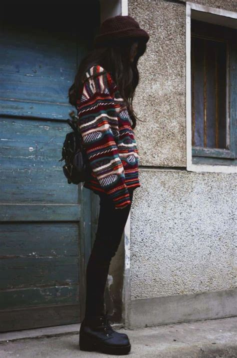 Cozy Winter Outfits With A Trendy'90s Twist | Cozy winter outfits ...