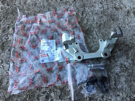 Замена передней скобы — Volkswagen Passat B5, 1,8 л, 2000 года | своими ...