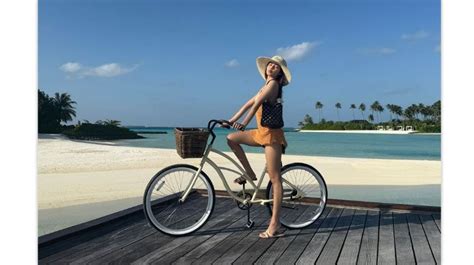 Lisa dejó a todos enloquecidos con impresionantes fotos y un video en bikini en un resort de