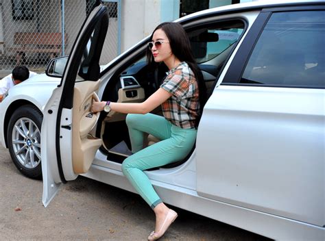 Những hot girl Việt sở hữu xế hộp bạc tỉ