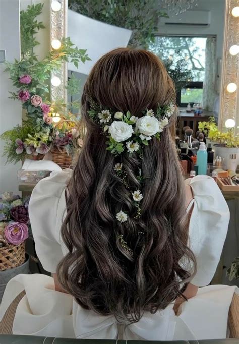 Pin by beyza on Saç Makyaj Bride hairstyles Hair styles Wedding