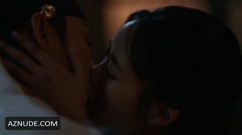 THE QUEEN WHO CROWNS NUDE SCENES AZNude