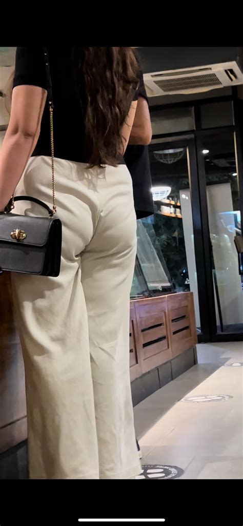 XXtra Juicy Ass Wedgie In White Pants W VPL Spandex Leggings Yoga Pants Forum