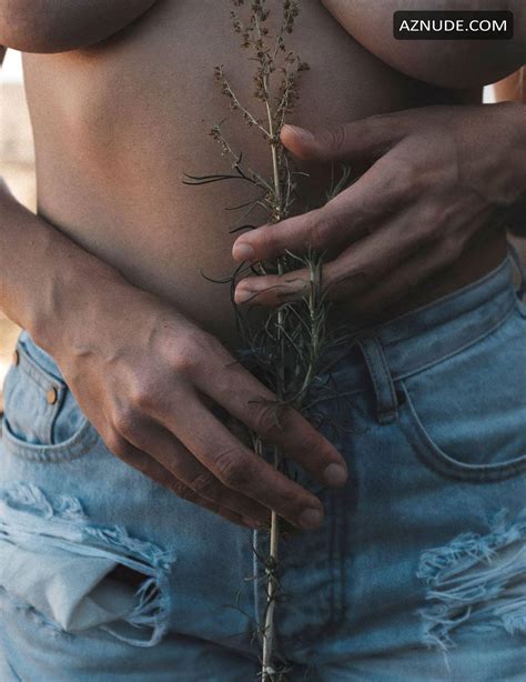 MEGAN MOORE Nude AZNude