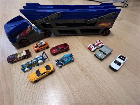 Hot Wheels Mega Transporter Pluss 9 Autos Kaufen Auf Ricardo