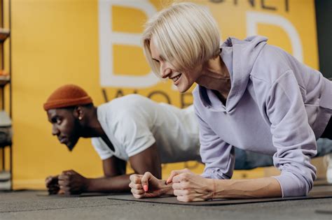 40 Awesome Ways To Work Your Abs 40 Awesome Ab Exercises