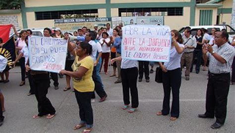 Docentes Y Padres De Familia Protestan Por Ola De Asaltos En Aguas