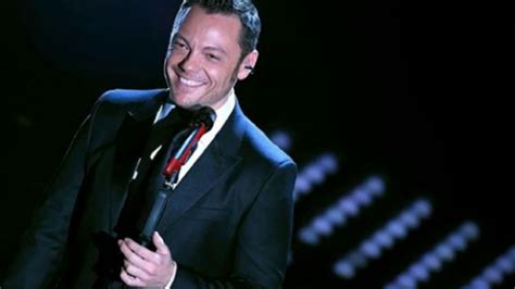 Tiziano Ferro Lancia Un Messaggio Ai Ragazzi Di Latina Stiamo A Casa
